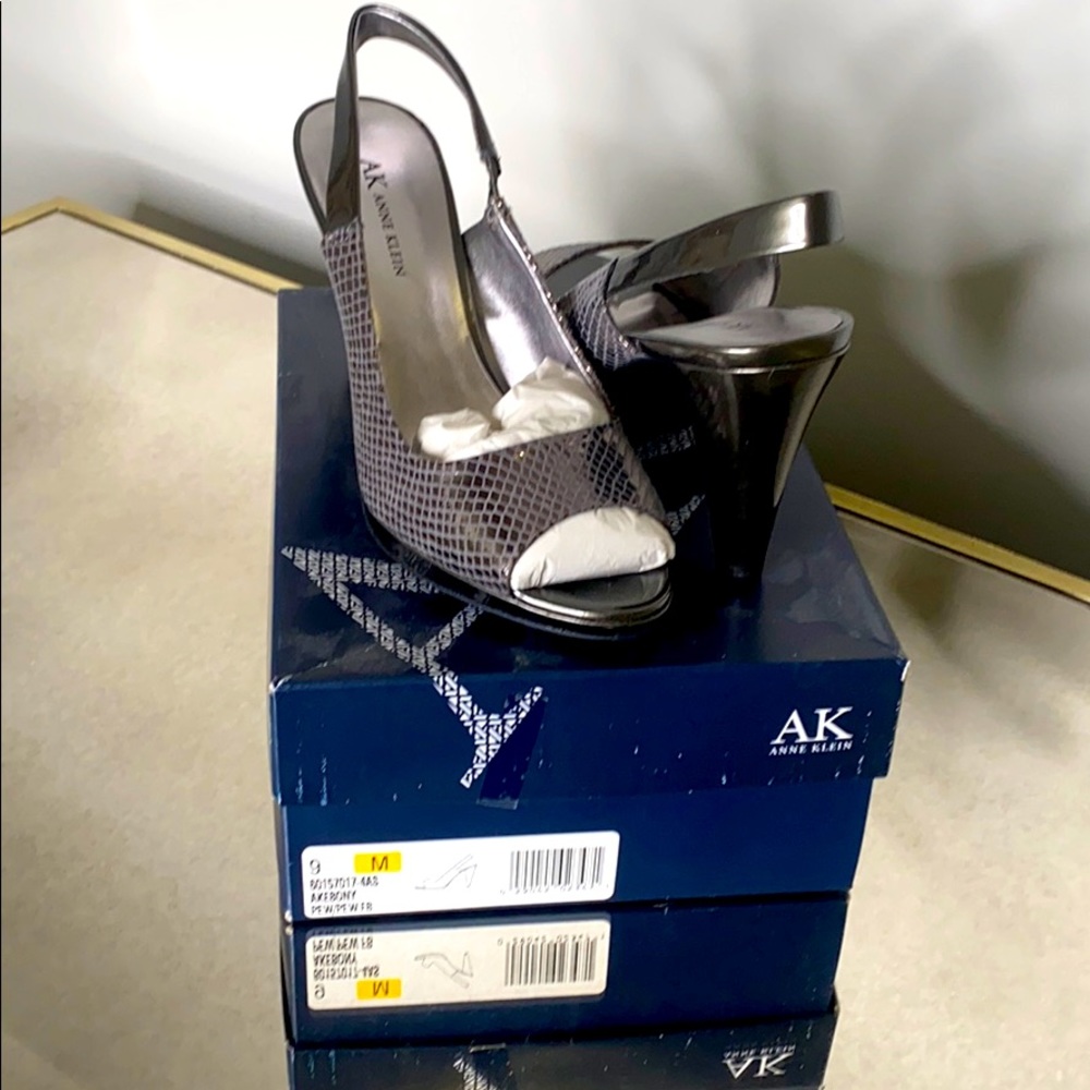 ANNE KLEIN NWT SIZE 9